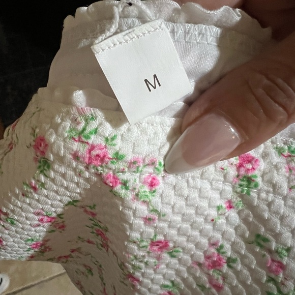 Cute and Pretty bikini - Picture 7 of 8